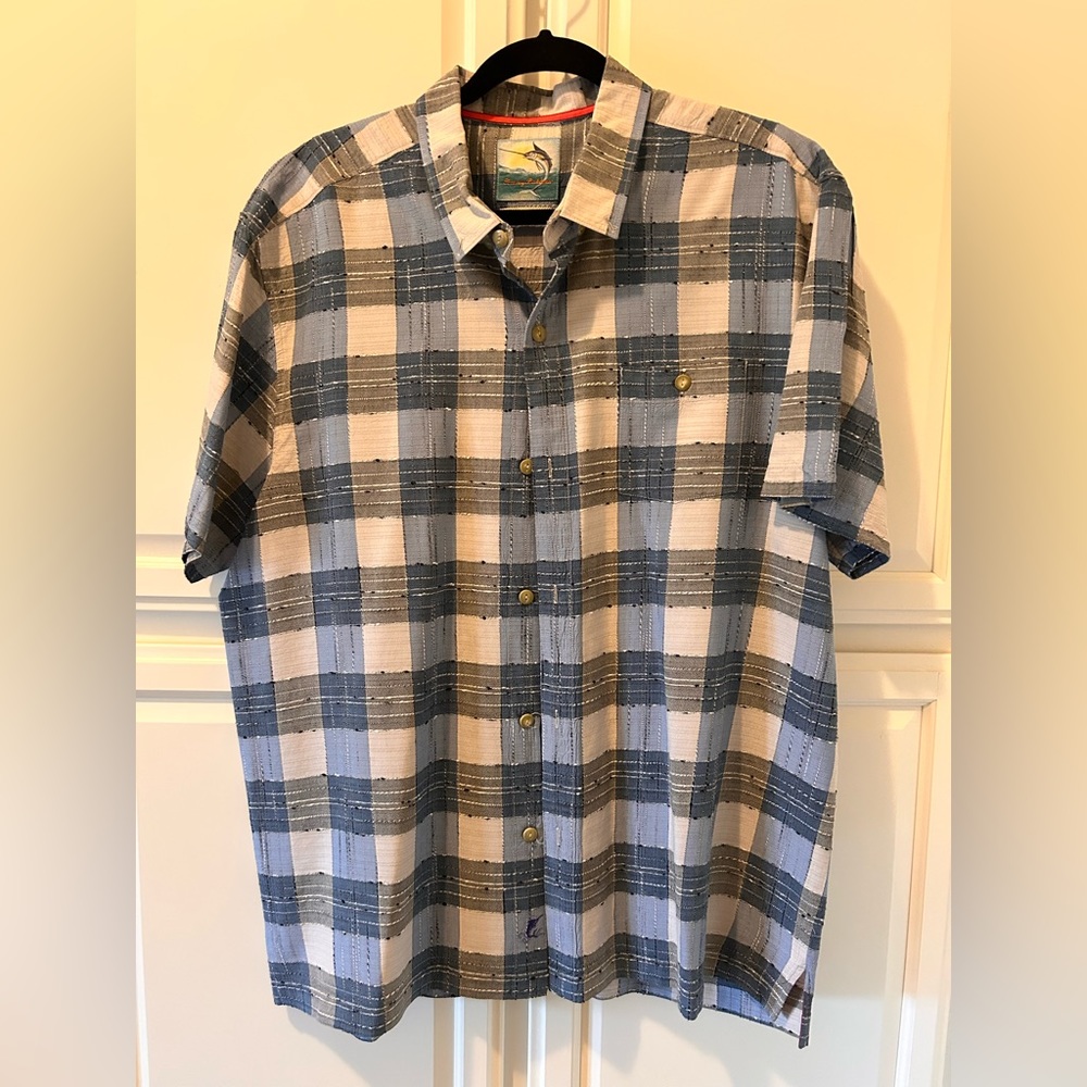 Tommy Bahama men’s X-Large short sleeve button down shirts.